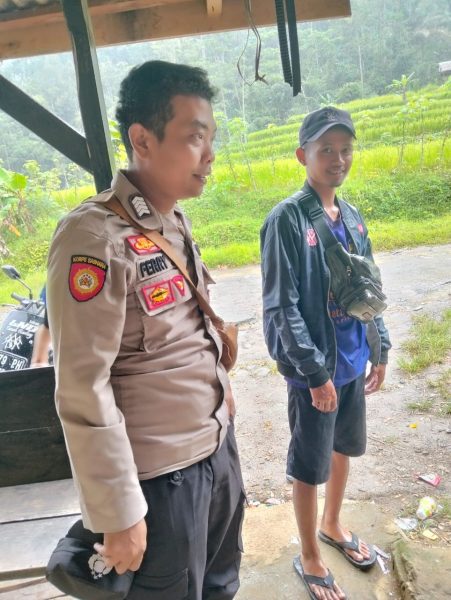 Bripka Ferry Septianto Sambangi Warga Desa Sukajaya, Ajak Jaga Keamanan Lingkungan di Kecamatan Sobang
