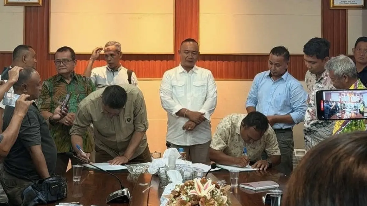 Bupati Ketapang Alexander Wilyo Mediasi Sengketa Lahan PT RSM dengan Warga Segar Wangi, Berujung Damai