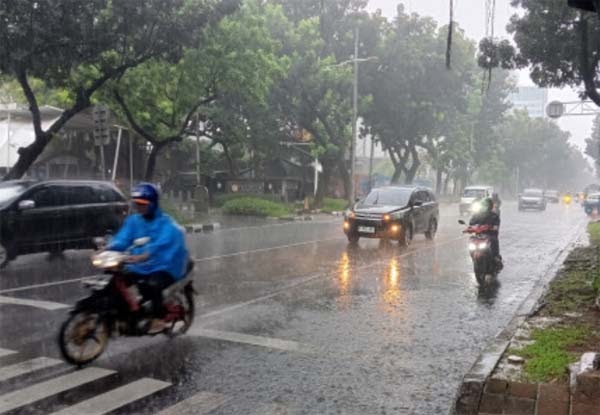 Prakiraan Cuaca Sumatera Barat 26 Juli 2026: 8 Daerah Diguyur Hujan Sedang, Pasaman Berpotensi Petir Sore Hari