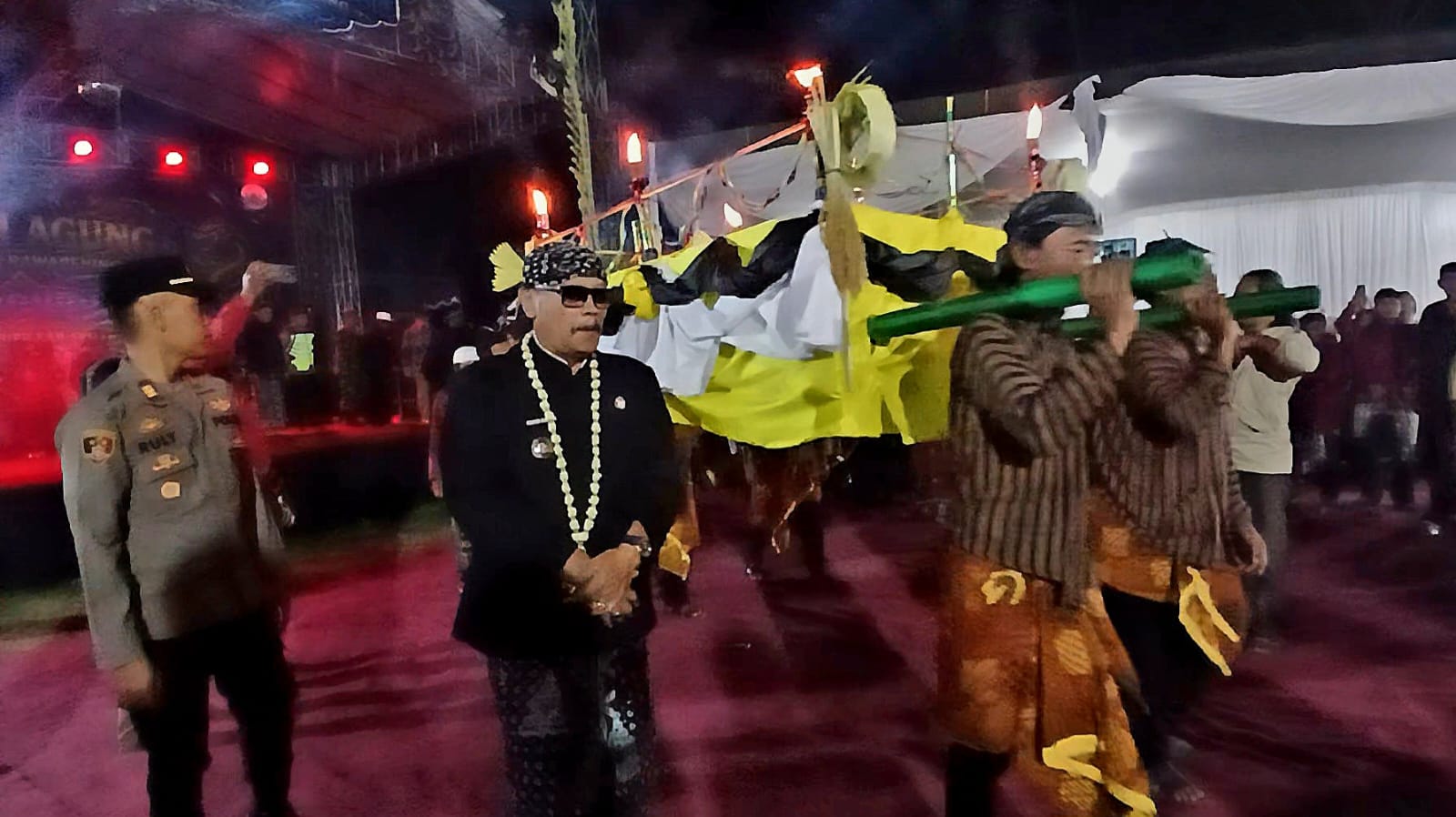 Labuh Agung Rawapening di Desa Rowoboni, Ratusan Warga Larung Sesaji ke Tengah Danau pada 21 Muharram