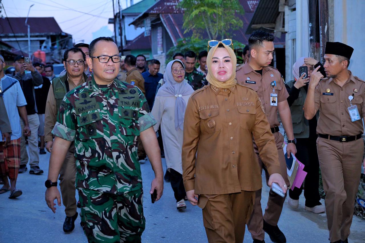 Banjir Rendam Kendari, Forkopimda Terjun Langsung Salurkan Bantuan Logistik ke Pengungsian