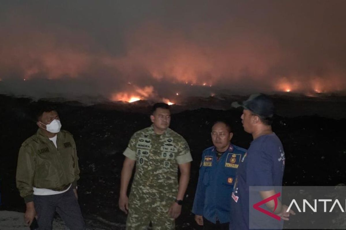 Kebakaran TPA Jatiwaringin Tangerang Meluas, BNPB Kerahkan Dua Helikopter Water Bombing dan Siagakan 10 Mobil Damkar