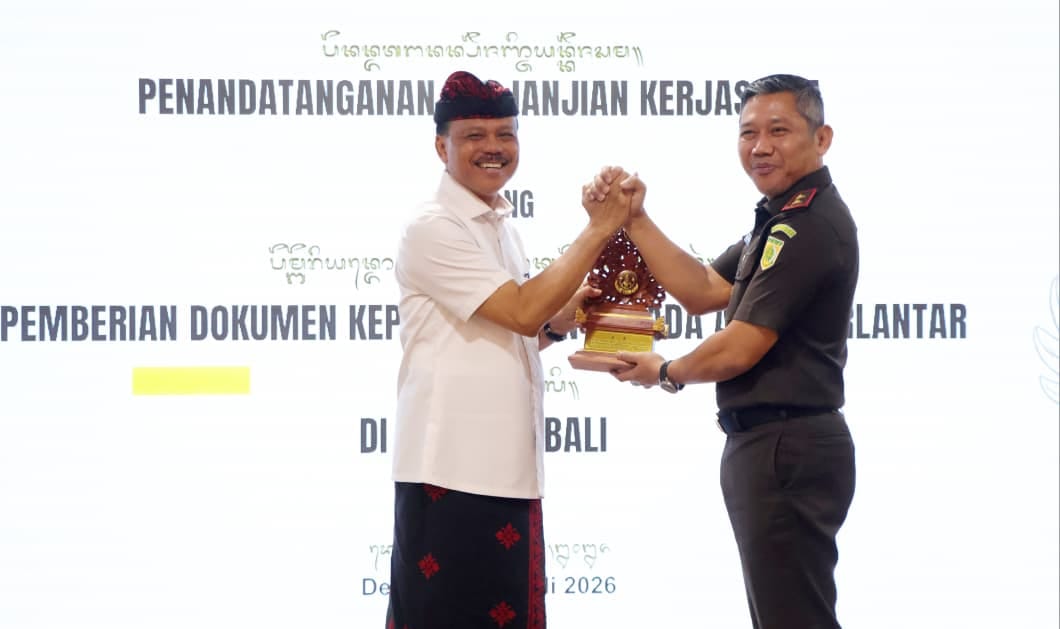 Kejati Bali dan Pemprov Teken PKS Dokumen Kependudukan Anak Telantar, Sekda Dewa Indra Minta Seluruh Kabupaten Tiru Langkah Ini