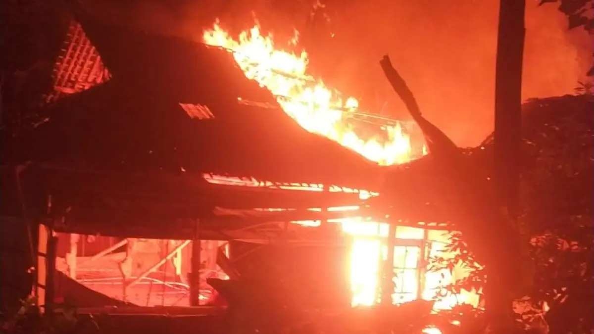 Peternak di Karanganyar Kehilangan 6.000 Ayam Usai Kandang Ludes Terbakar Saat Ditinggal Nonton Bola