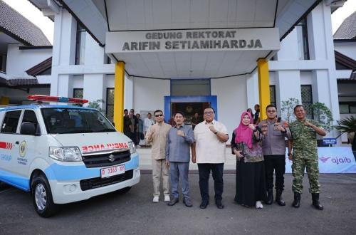 Ajaib Group Hibahkan Ambulans dan Beasiswa ke Universitas Kuningan, Rekrut Langsung Dua Lulusan Terbaik