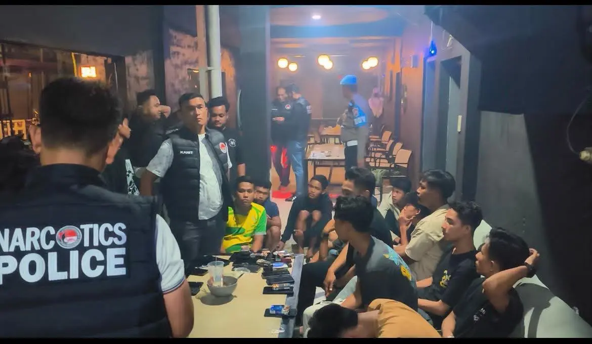 Razia Gabungan di Tempat Hiburan Malam Sergai, Polres Amankan Puluhan Botol Minuman Keras dan Sejumlah Pasangan