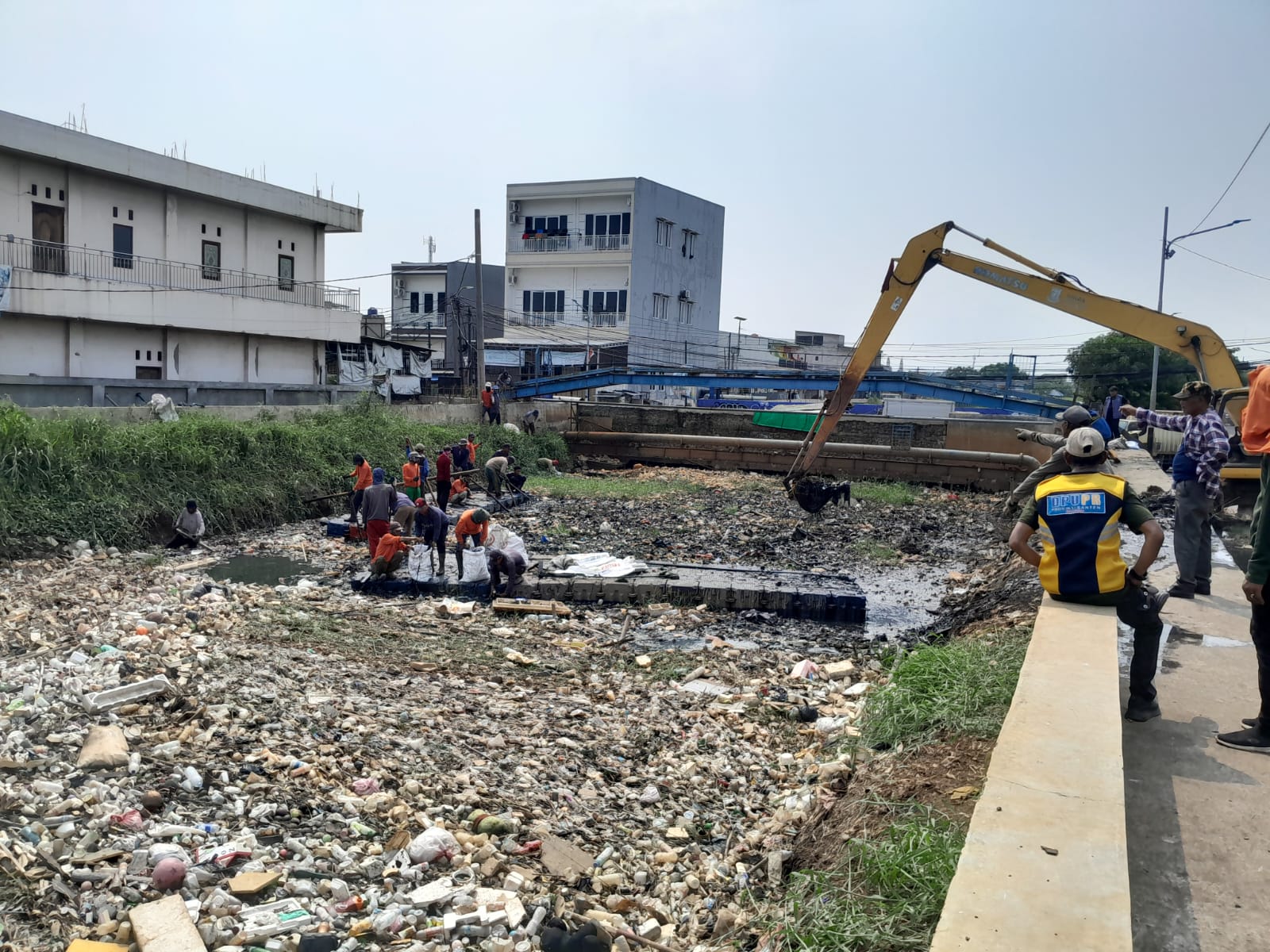 Kolaborasi Pemprov Banten, Pemkot Tangerang dan Banksasuci Bersihkan 30 Ton Sampah di Kali Ledug Cegah Banjir
