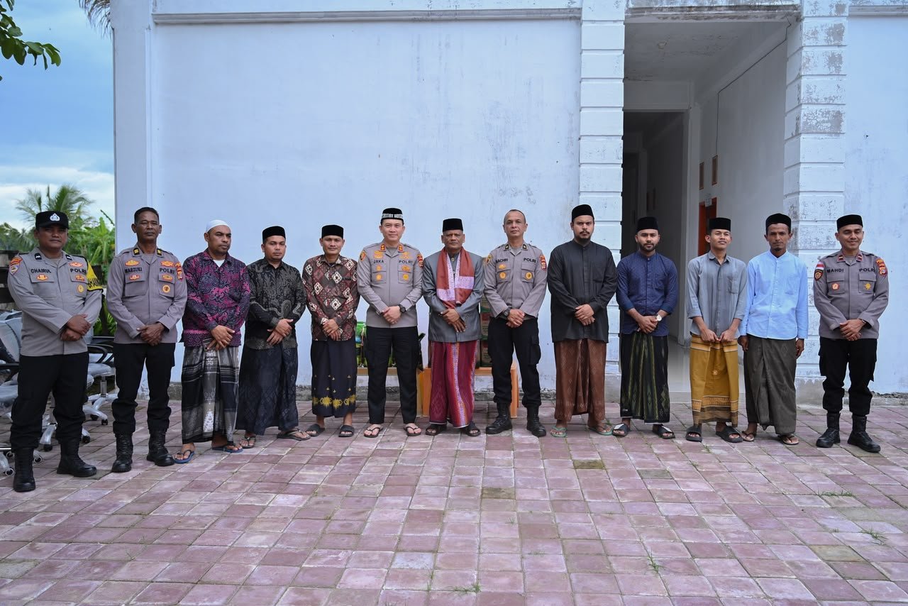 Kapolres Pidie Silaturahmi ke Dayah HUDA Jelang Hari Damai Aceh, Bahas Peran Ulama Jaga Stabilitas Daerah