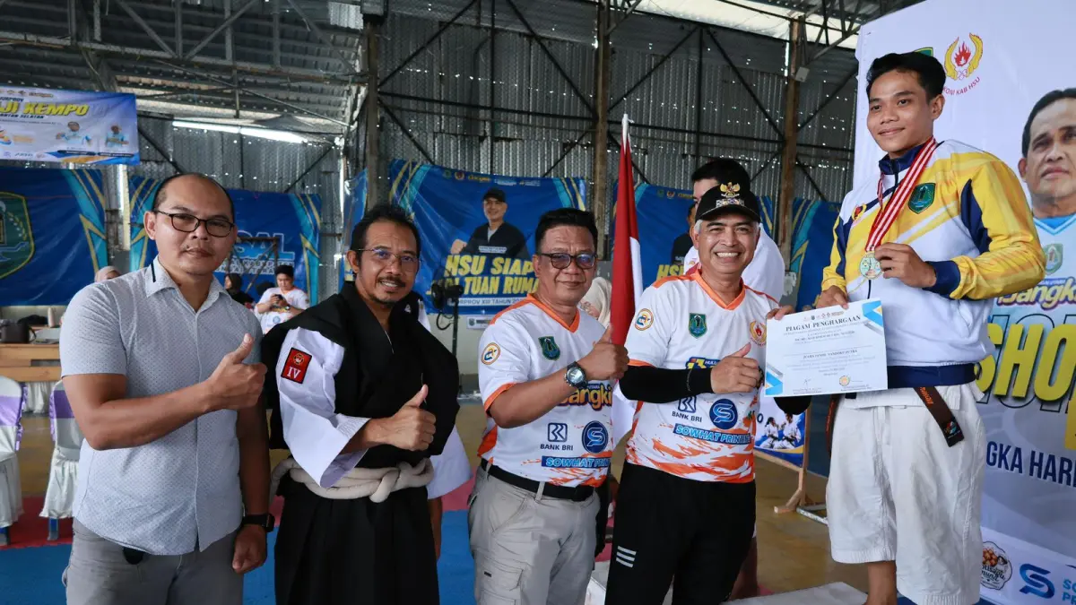 Wakil Bupati HSU Hero Setiawan Serahkan Medali Juara Kejuaraan Kempo Se-Kalimantan Selatan 2026