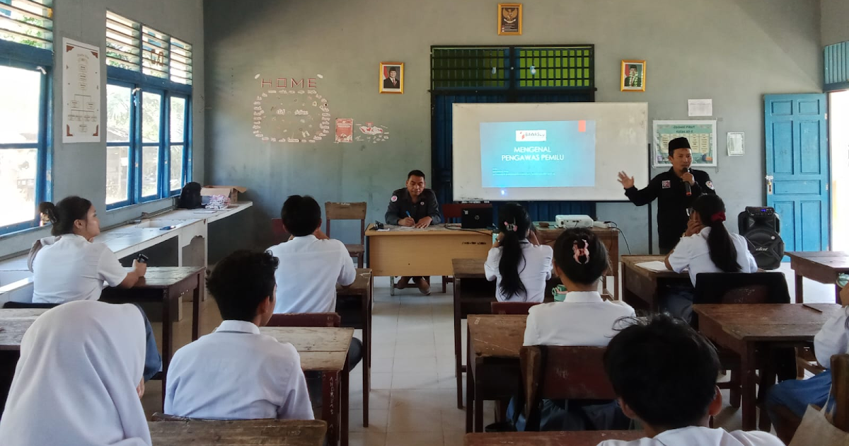 Bawaslu Sekadau Gelar Program Goes to School dan Konsolidasi Demokrasi untuk Ciptakan Pemilih Muda yang Kritis