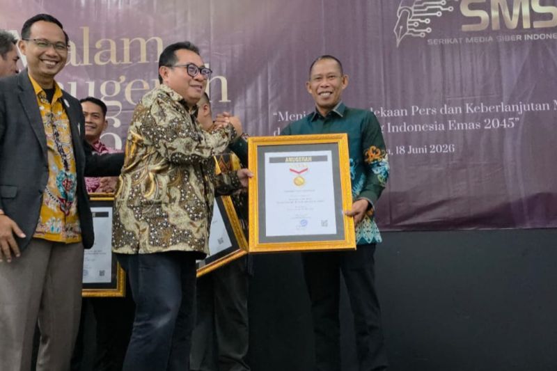 Komitmen pada Keterbukaan Informasi, Bupati Bulungan Syarwani Raih Penghargaan Sahabat Pers Nasional 2026 dari SMSI