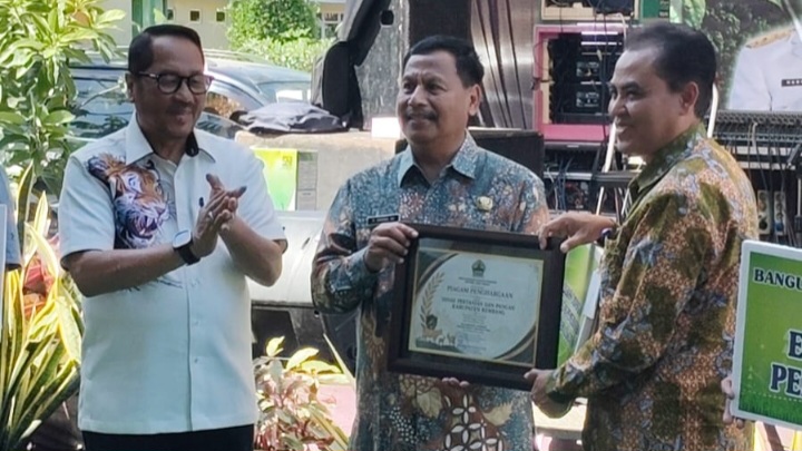 Pemkab Rembang Salurkan Alsintan ke Petani Tembakau dan Targetkan Lahan Tebu 10.000 Hektare demi Pabrik Gula Baru