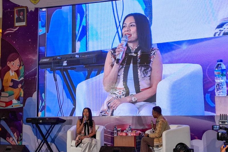 BI NTT Gandeng Dee Lestari Bedah Buku dan Luncurkan Mobil Literasi Keliling di Kupang, 1.000 Buku Disalurkan