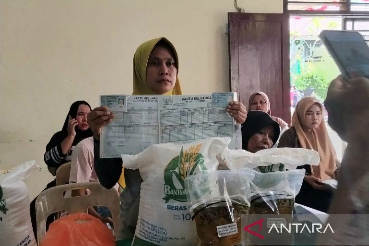 Bulog Sumut Selesaikan Penyaluran Bantuan Pangan di 9 Kabupaten/Kota, 579.584 Warga Sudah Terima Beras dan Minyak Goreng