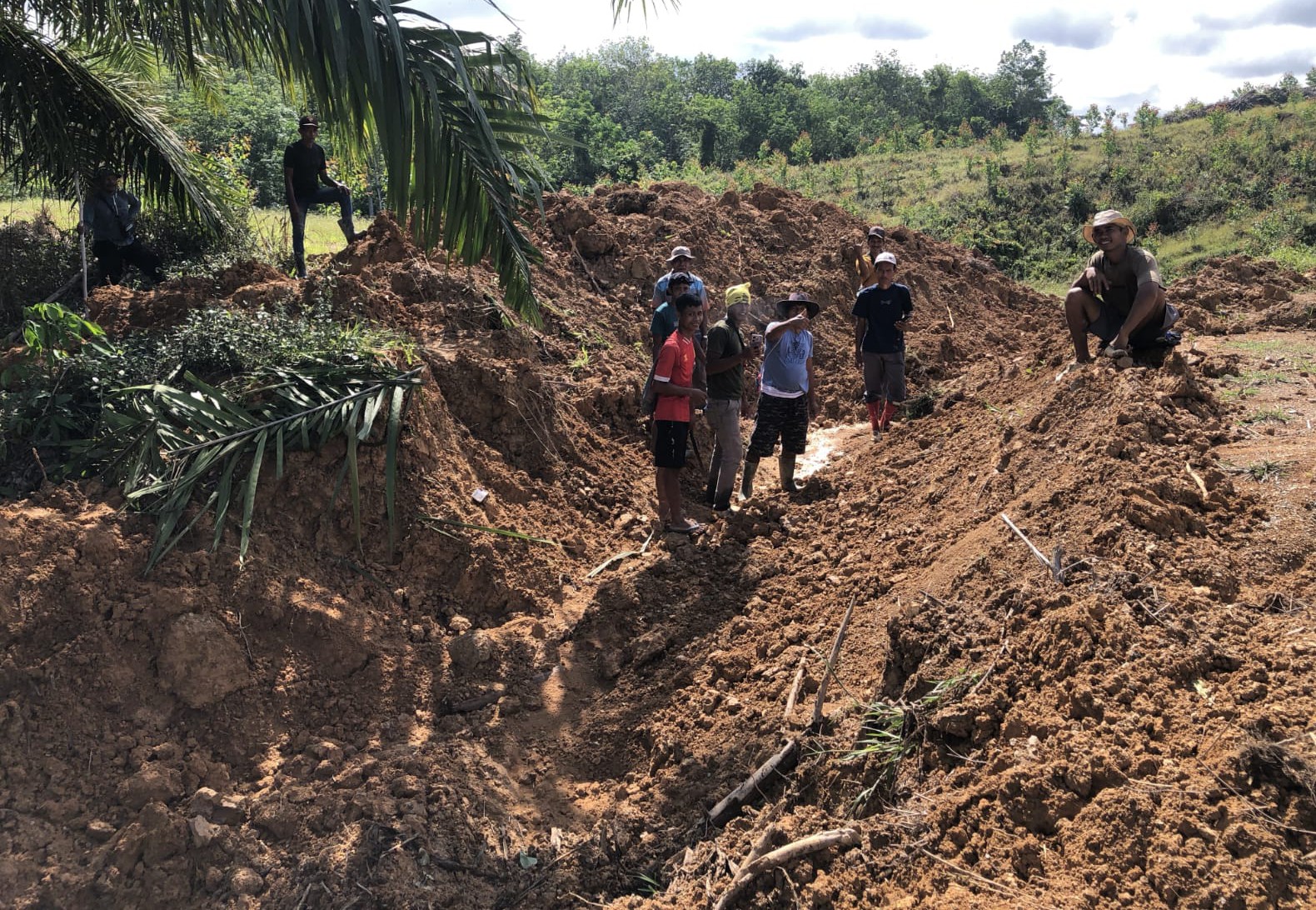 Konflik Agraria Dua Dekade di Tanjab Barat Memuncak, 10 Titik Jalan Diputus Perusahaan, 830 Warga Terisolasi