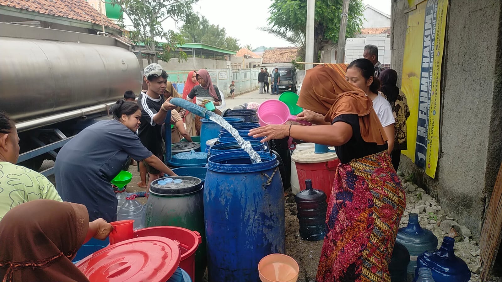 Tiga Pihak Salurkan 15 Ribu Liter Air Bersih ke Warga Terdampak Kekeringan di Serang