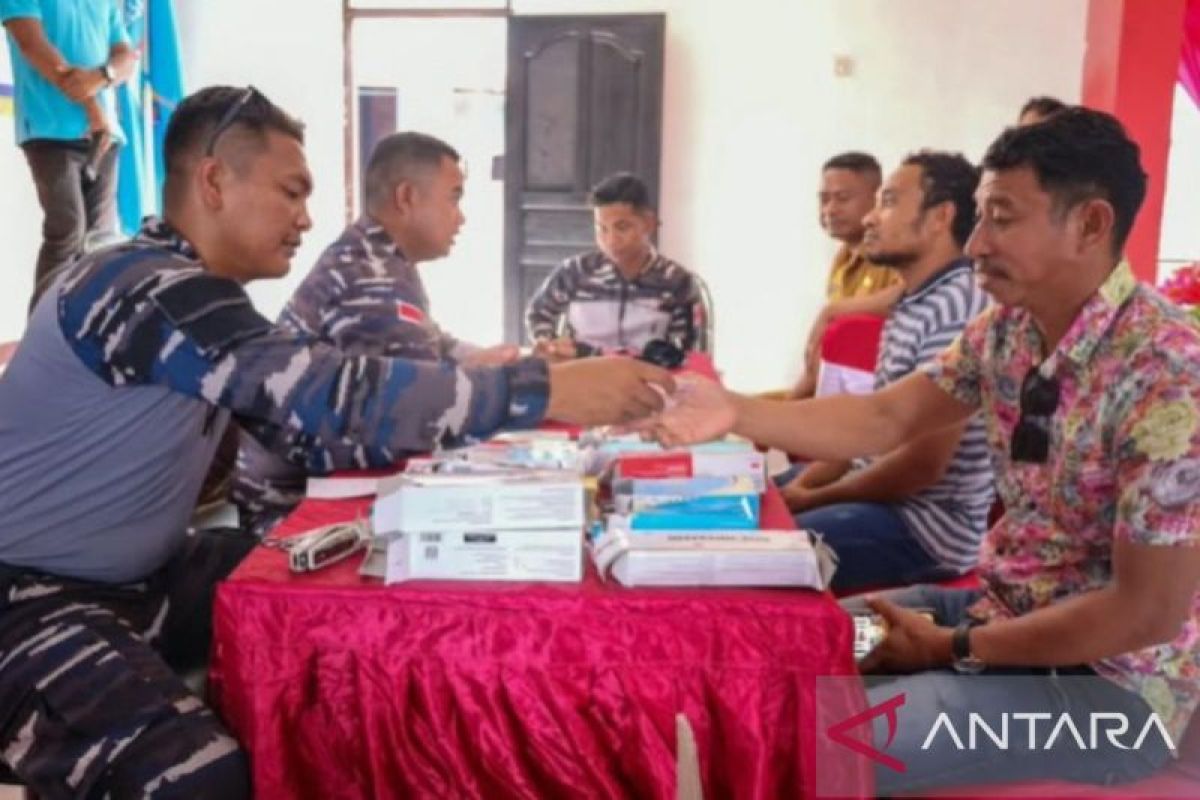 Kehadiran Negara di Pulau Terluar: 76 Warga Desa Kehli Maluku Barat Daya Terima Layanan Kesehatan Gratis dari KRI Posepa-870