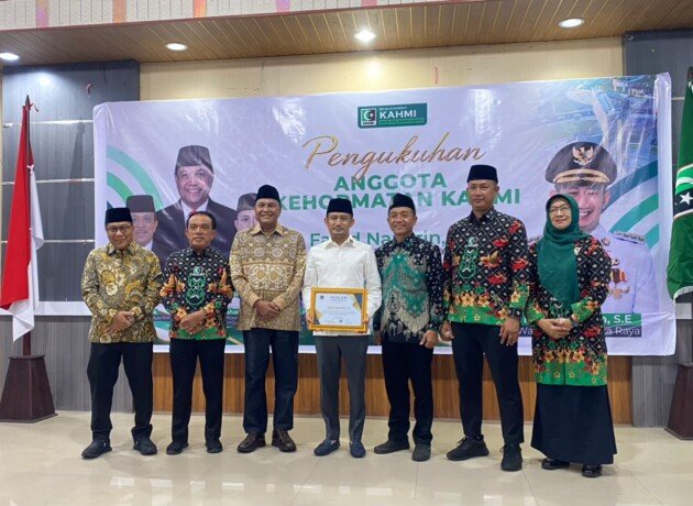 Wali Kota Palangka Raya Fairid Naparin Dikukuhkan sebagai Anggota Kehormatan KAHMI, Tokoh Kedua Setelah SBY