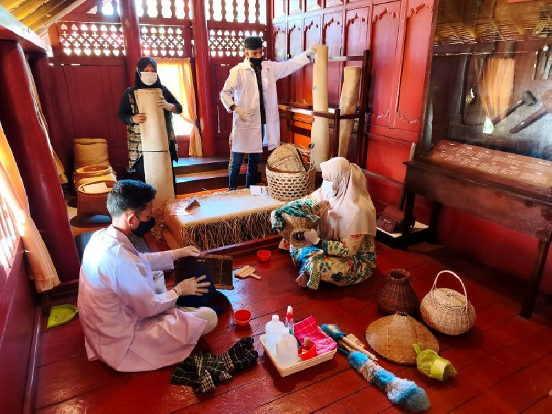Museum Aceh Lakukan Konservasi Berkala Koleksi Rumoh Aceh, Tikar Tradisional hingga Alat Dapur Dirawat demi Jaga Warisan Budaya