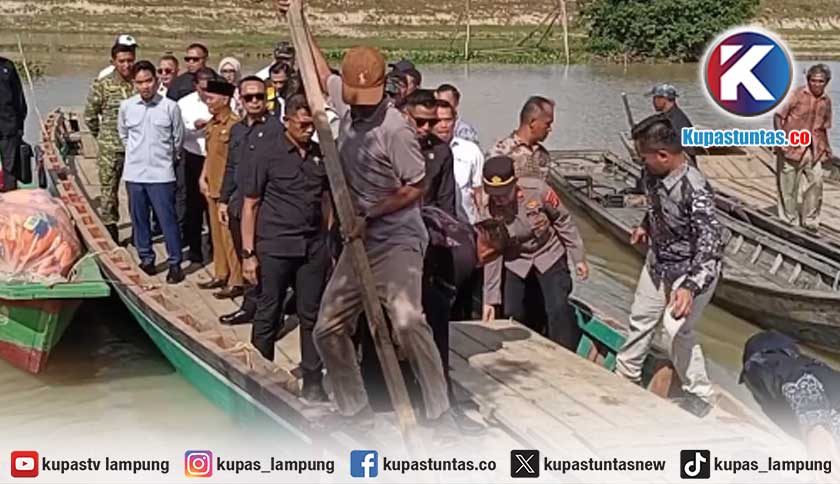 Wapres Gibran Naik Perahu Tinjau Pembangunan Jembatan Way Bungur Lampung Timur, Target Rampung Percepat Ekonomi Daerah