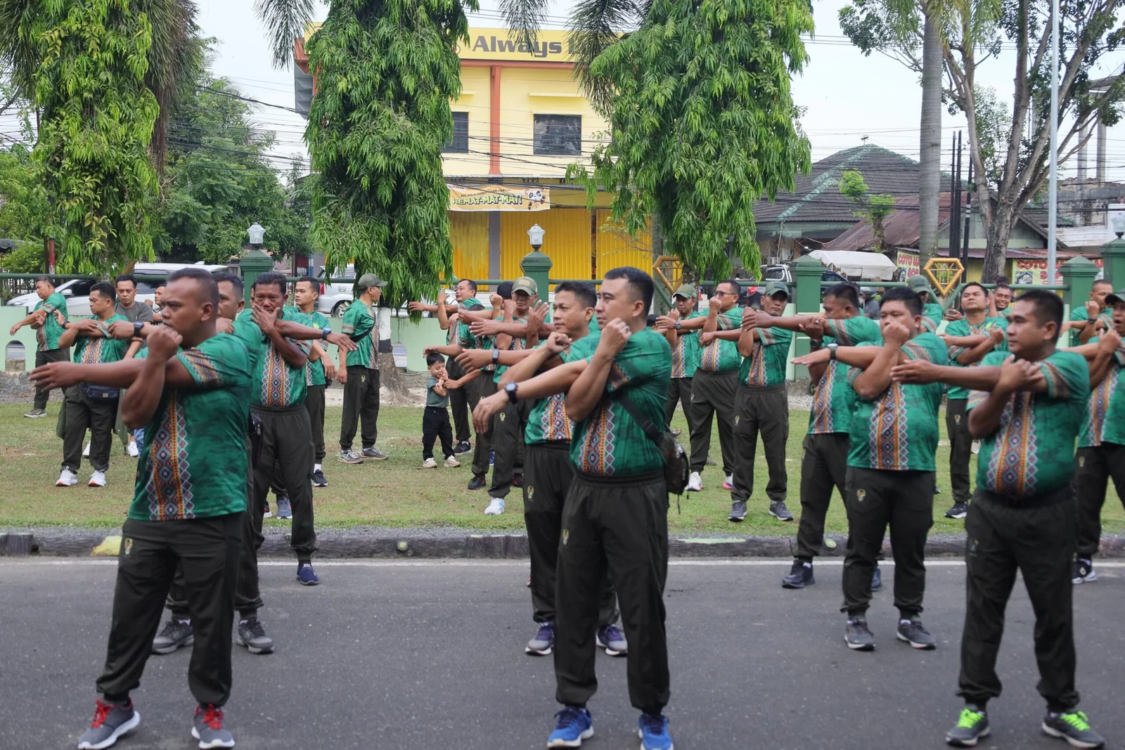 Kodim 1006/Banjar Gelar Olahraga Bersama Personel dan Persit, Perkuat Peran Keluarga di Lingkungan Militer