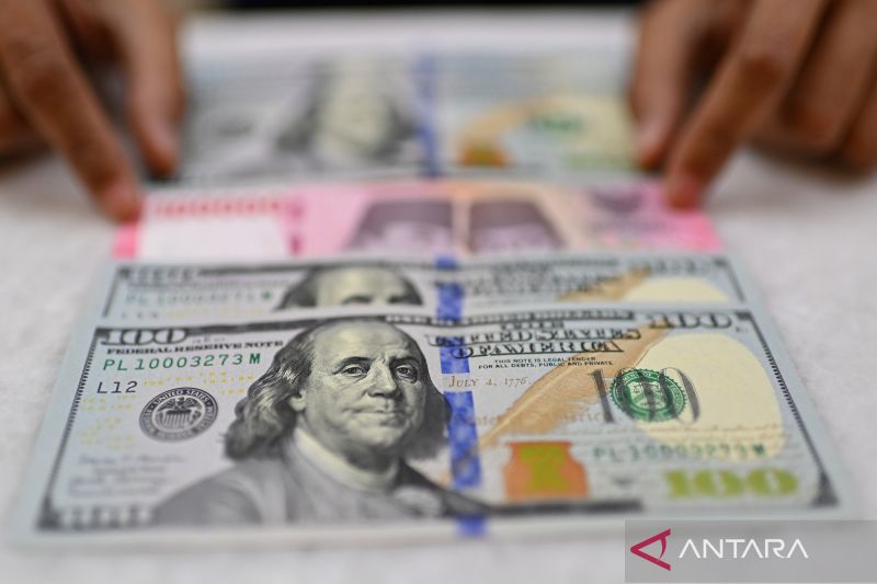 Rupiah Melemah 43 Poin ke Rp17.979 per Dolar AS, Harga Minyak Mentah Tembus 95 Dolar Picu Kekhawatiran Defisit Ganda