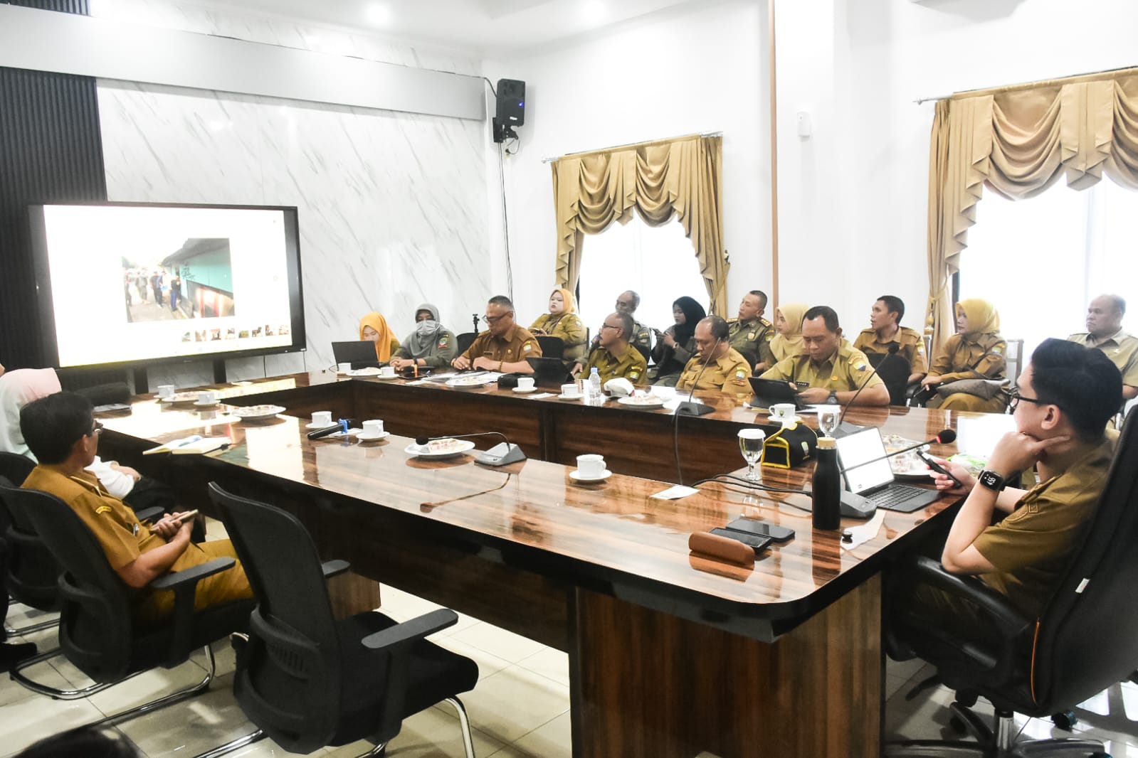 Pemkab Sumedang Matangkan Penertiban PKL dan Bangunan Liar, Wabup Fajar Tegaskan PBB Bukan Bukti Kepemilikan Tanah