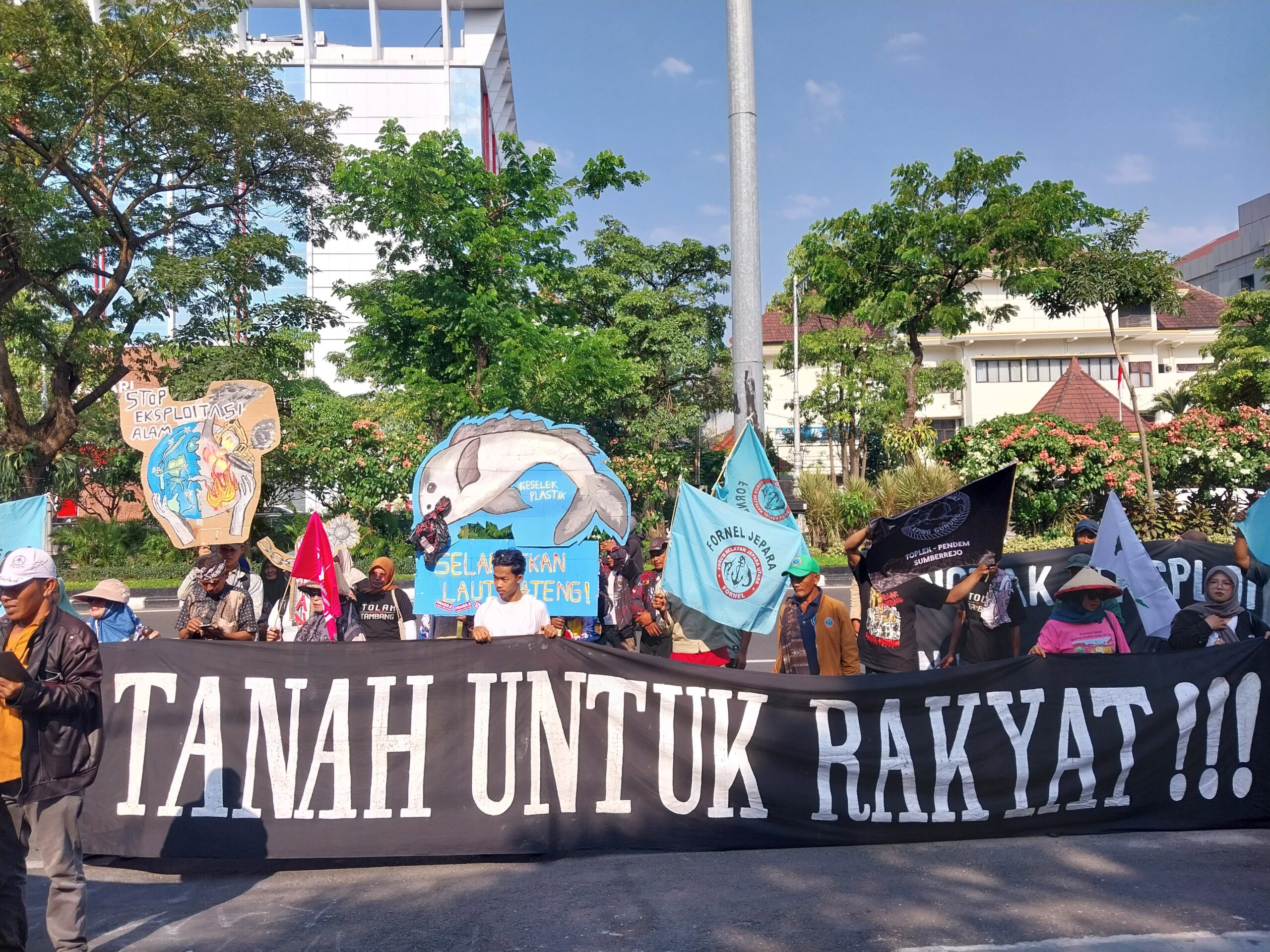 Petani dan Nelayan Jateng Protes di Depan Kantor Gubernur, 50 Kasus Pelanggaran Lingkungan Tercatat Sepanjang 2025