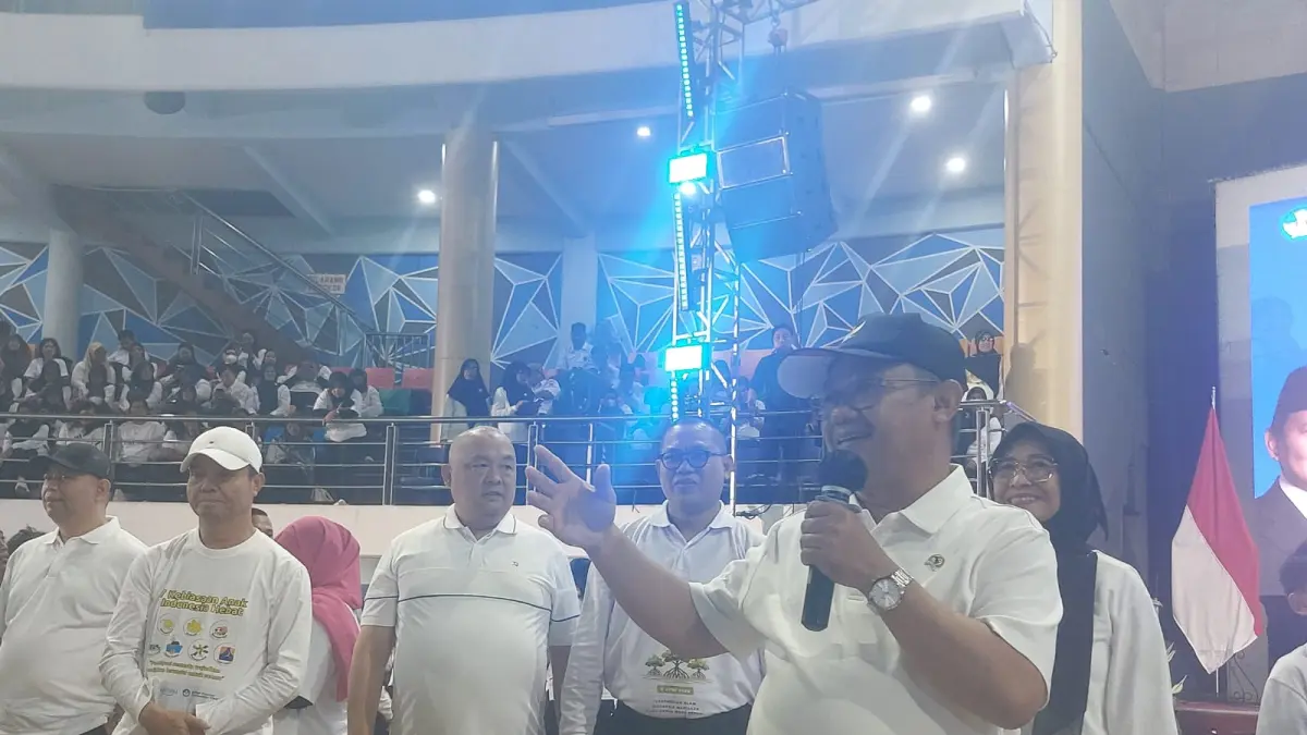 Mendikdasmen Kunjungi Balikpapan, Gaungkan Gerakan Anak Indonesia Hebat dan Serahkan Bantuan Revitalisasi Sekolah