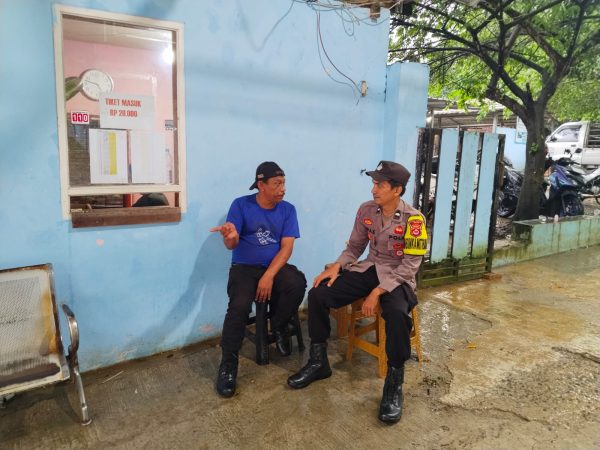 Polsek Cipanas Polres Lebak Sambangi Warga Kampung Hamberang, Ajak Jaga Kamtibmas Bersama
