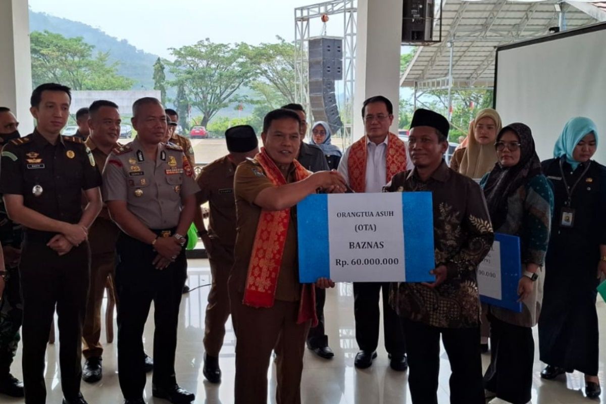 Baznas Lebong Salurkan Bantuan Stunting Rp60 Juta untuk 119 Penerima, Termasuk Ibu Hamil dan Balita