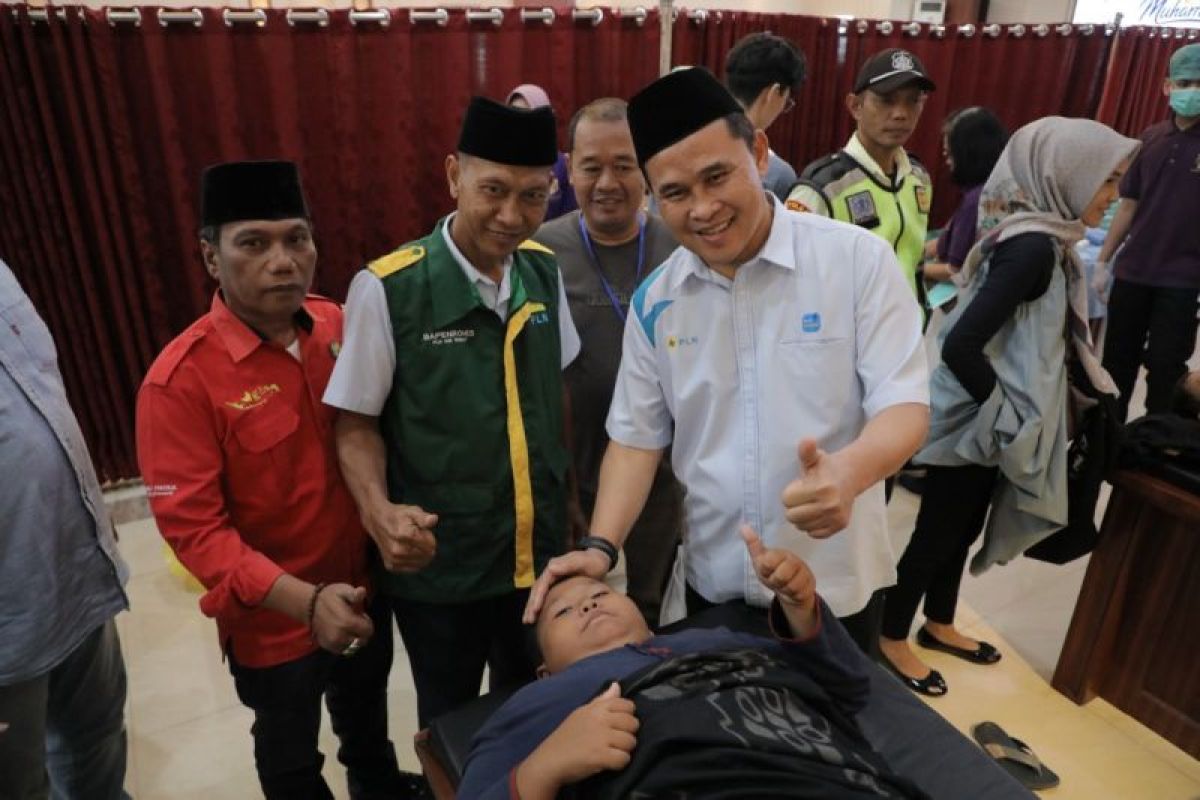PLN UID Sumut Tanggung Biaya Khitan 71 Anak Prasejahtera di Medan, Lengkap dengan Bingkisan Sekolah dan Santunan