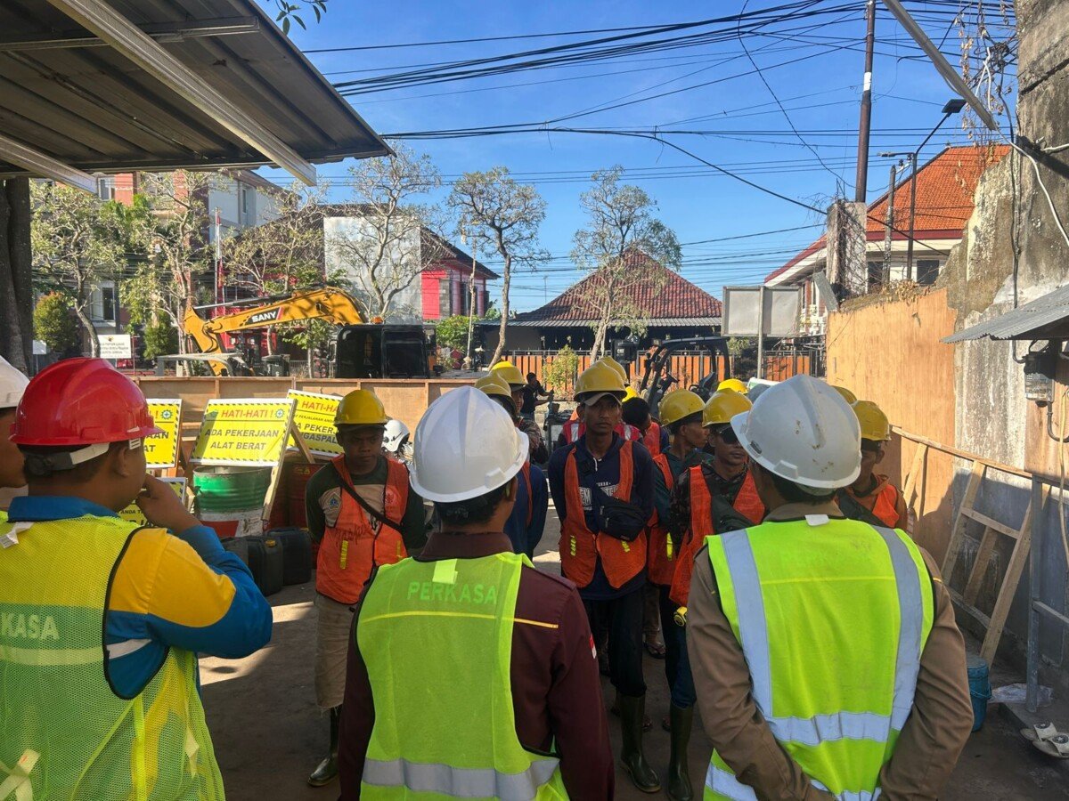 Pemkab Jembrana Perketat Pengawasan Proyek Pedestrian, Pekerja Wajib Pakai APD Lengkap
