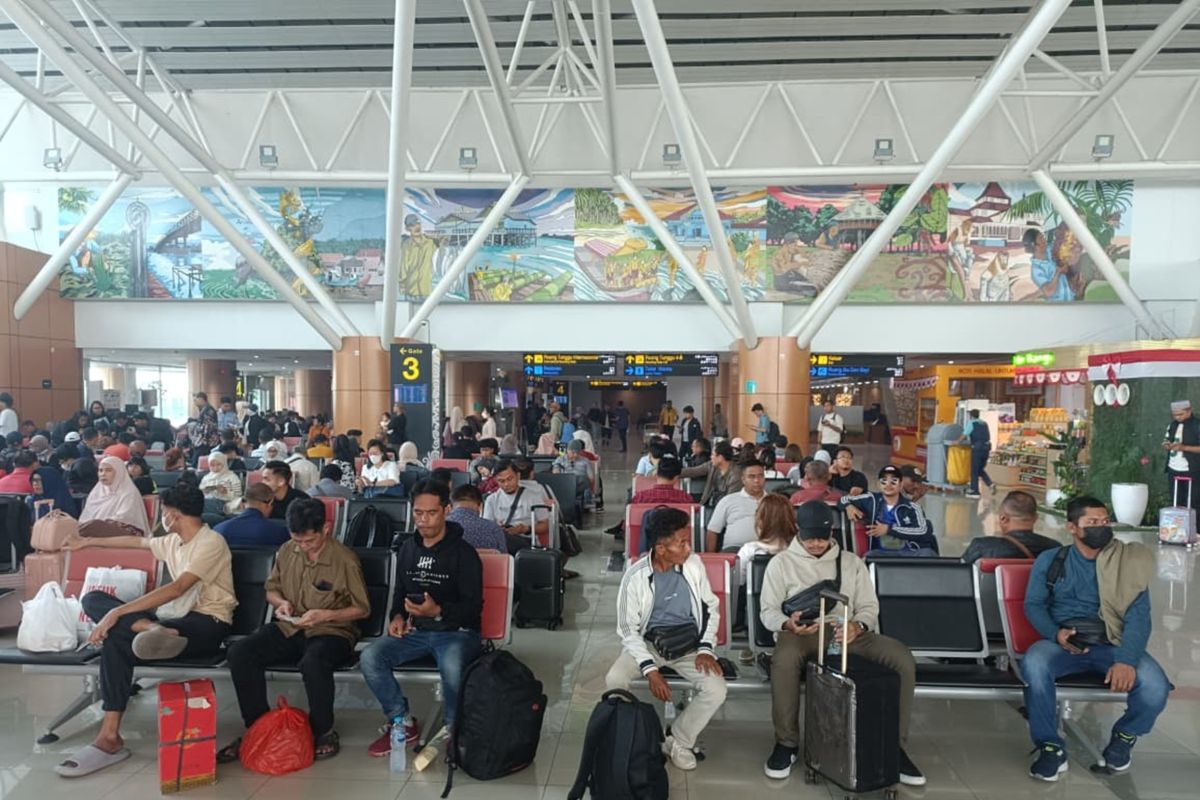 Kabut Asap Karhutla Turunkan Jarak Pandang di Bawah 1.000 Meter, Enam Penerbangan di Bandara Supadio Pontianak Tertunda