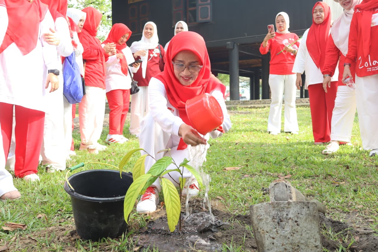 DWP Provinsi Jambi Peringati HUT ke-81 RI dengan Senam Bersama, Tanam Pohon, hingga Gerakan Bank Sampah
