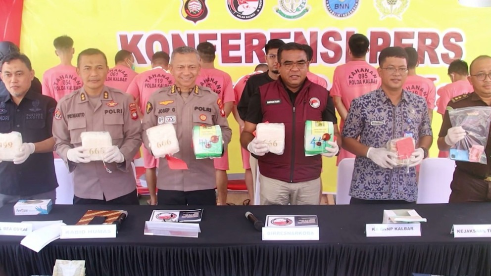 Polda Kalbar Gagalkan Penyelundupan Sabu dan Ekstasi dari Malaysia, 32 Tersangka Diamankan