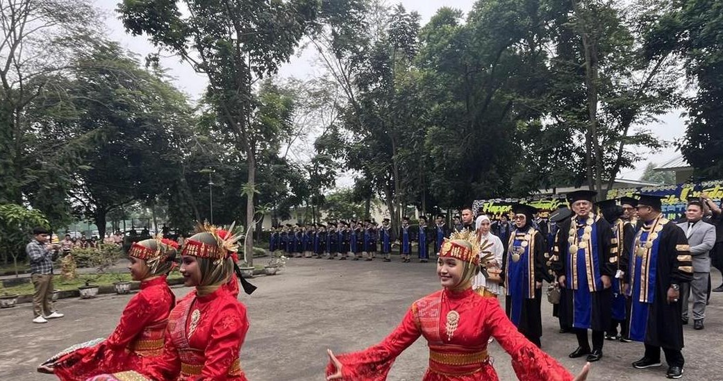 91 Siswa SMA CT Arsa Deli Serdang Diwisuda, Anita Tanjung Disambut Tarian Persembahan dan Selempang Ulos