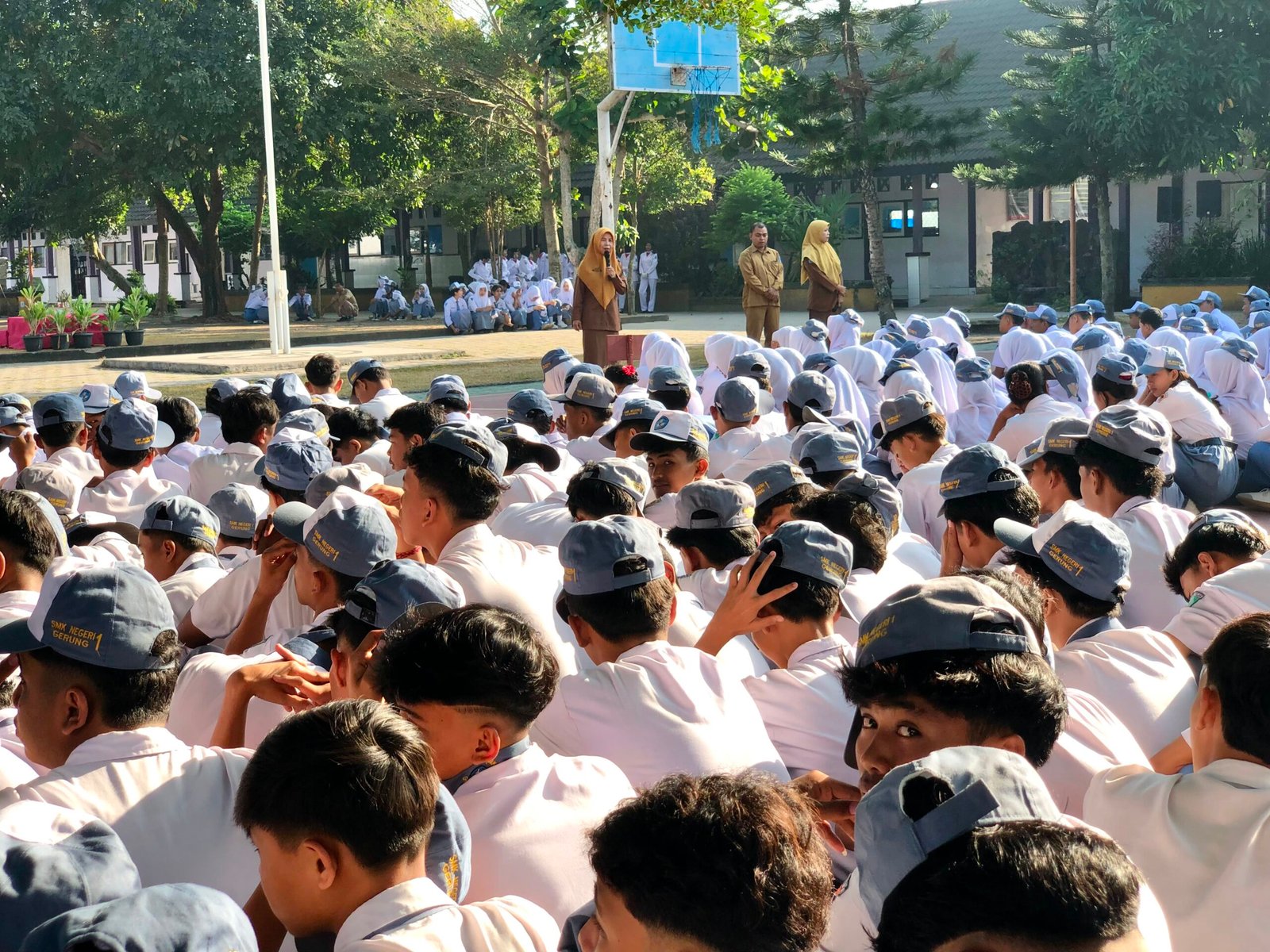 Siswi SMKN 1 Gerung Meninggal di Pantai Semeti, Sekolah Gelar Doa Bersama dan Ingatkan Keselamatan Wisata