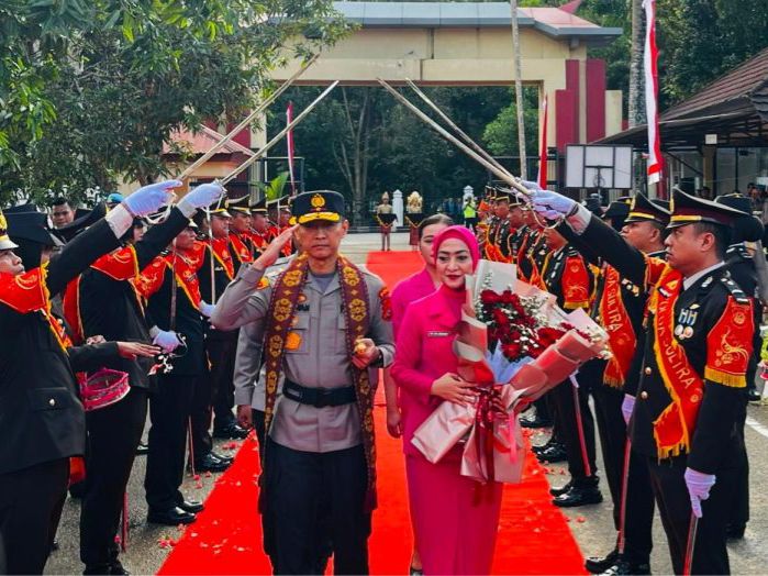 Brigjen Himawan Bayu Aji Mulai Bertugas sebagai Kapolda Sultra, Disambut Karpet Merah 100 Meter