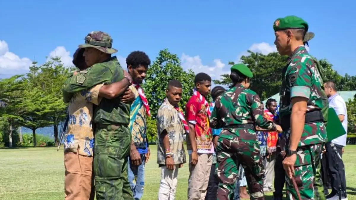 10 Eks Anggota OPM Sorong Raya Ikrar Setia Kembali ke NKRI, Proses Deklarasi Berlangsung di Posko Satgas Damai Cartenz
