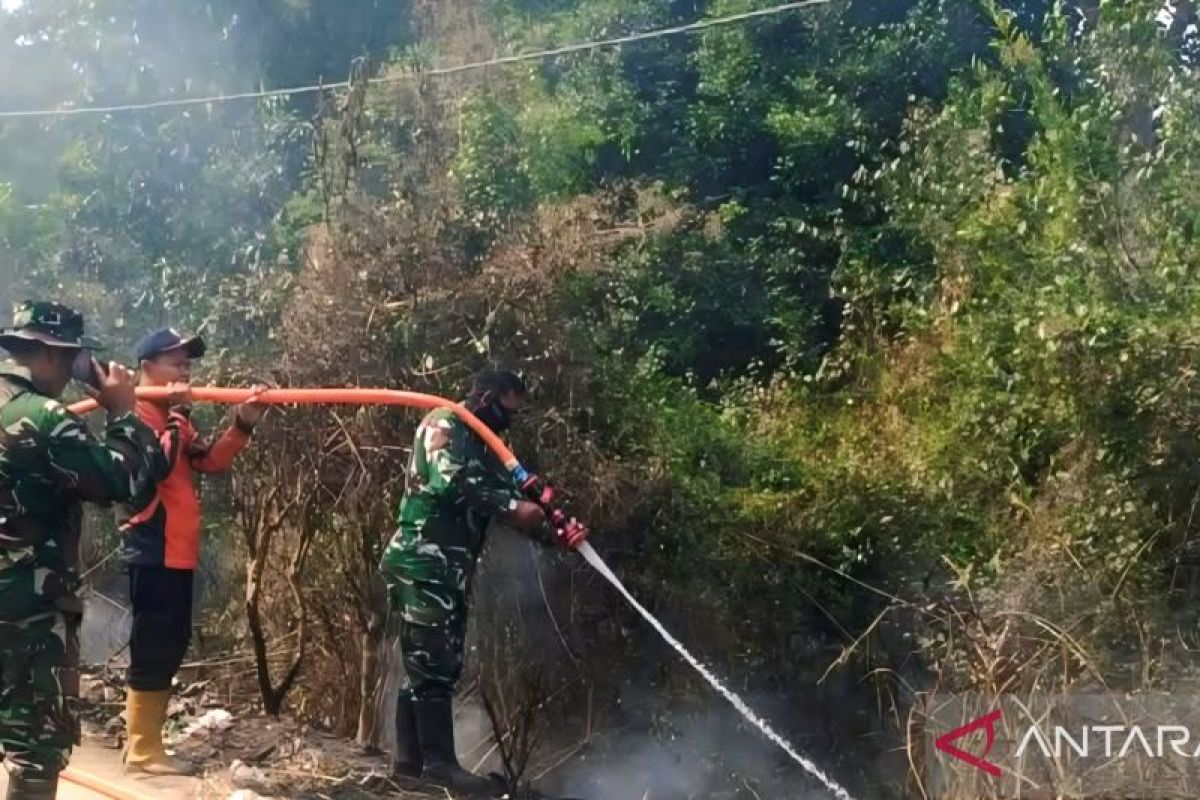 Tim Gabungan Padamkan Karhutla 0,5 Hektare di Kelekar Muara Enim, Api Dipastikan Padam Total