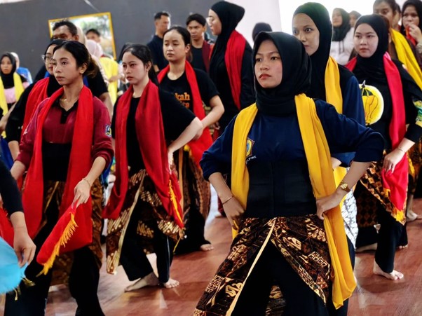 Tari Topeng Srikandi: Inovasi Seniman Banjar Menghidupkan Kembali Pertunjukan Topeng yang Mulai Punah