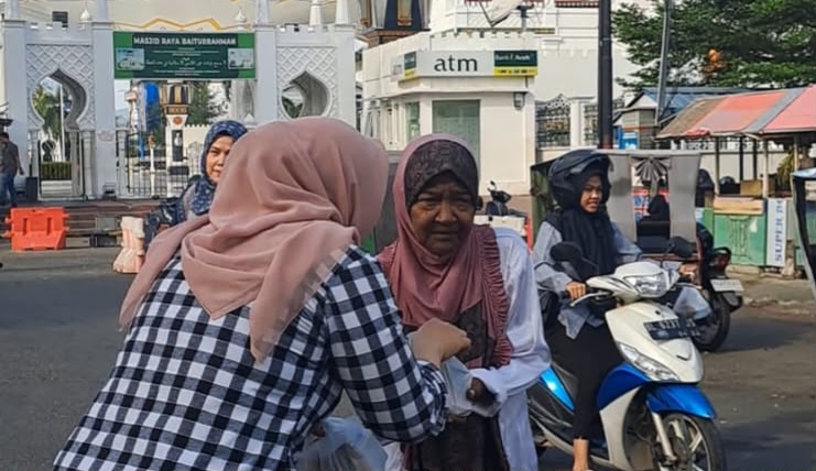 Program Jumat Berkah Dinsos Aceh Bagikan Ribuan Nasi Bungkus, ASN Diajak Isi WFH dengan Aksi Sosial