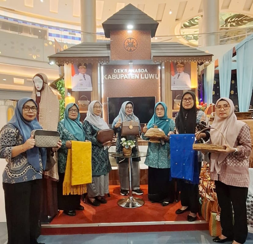 Dekranasda Luwu Bawa Lito Bonelemo dan Tenun Ilan Batu Uru ke Pameran Nasional di Makassar, Pesanan Istri Mentan Tembus 4 Lusin