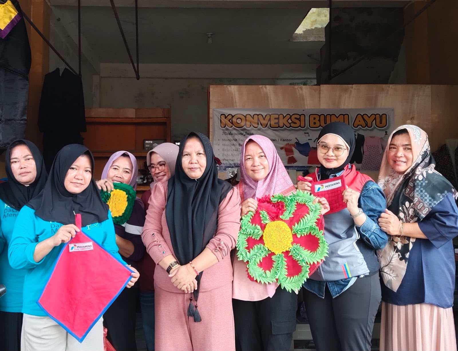 8 Ibu Rumah Tangga di OKU Sulap 30 Kg Limbah Wearpack Bekas Jadi Produk Bernilai Jual, Omzet Capai Rp 10 Juta