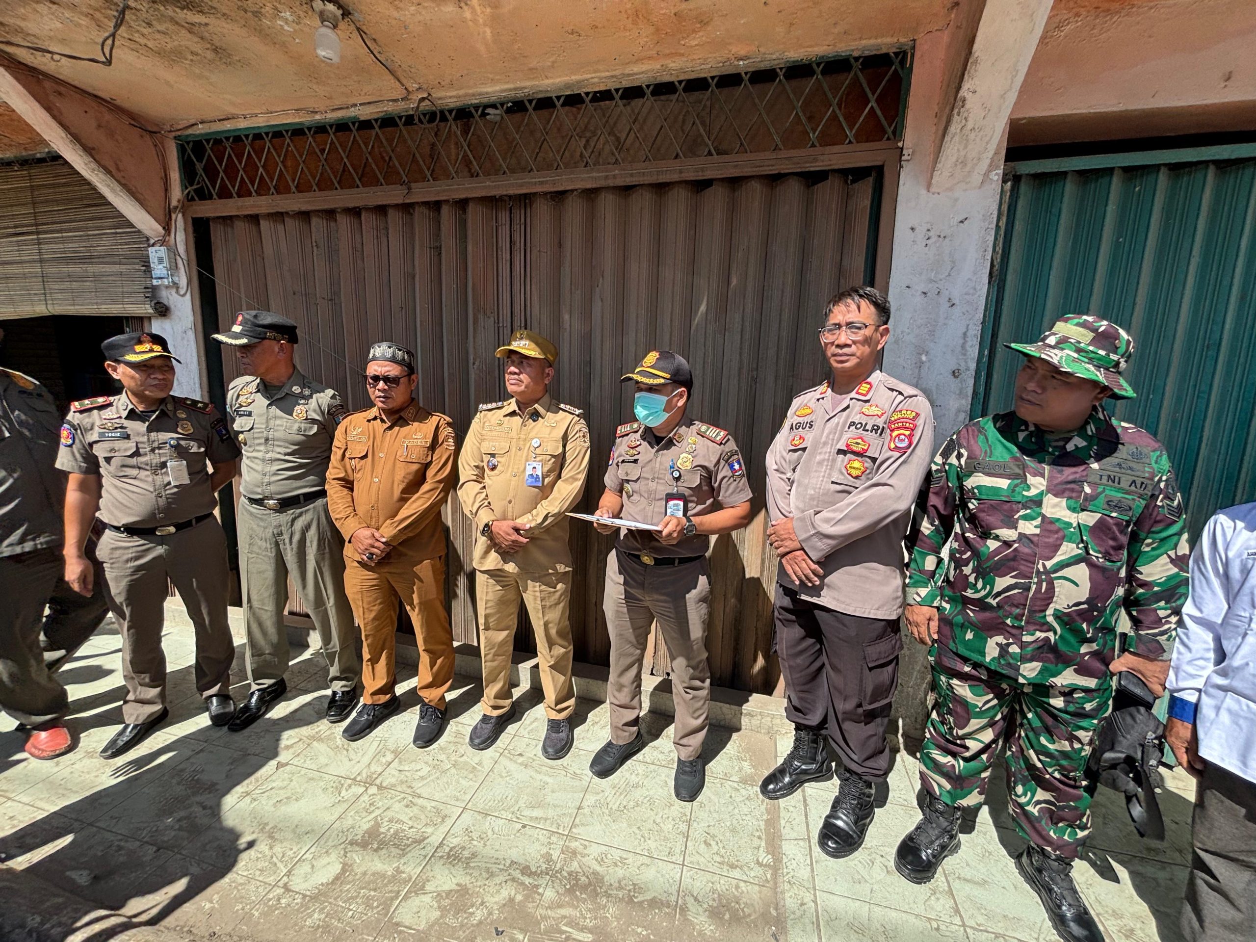 Jual Tuak di Ruko Ciruas, Satpol PP Serang Segel Toko Setelah Razia Ketiga Kali