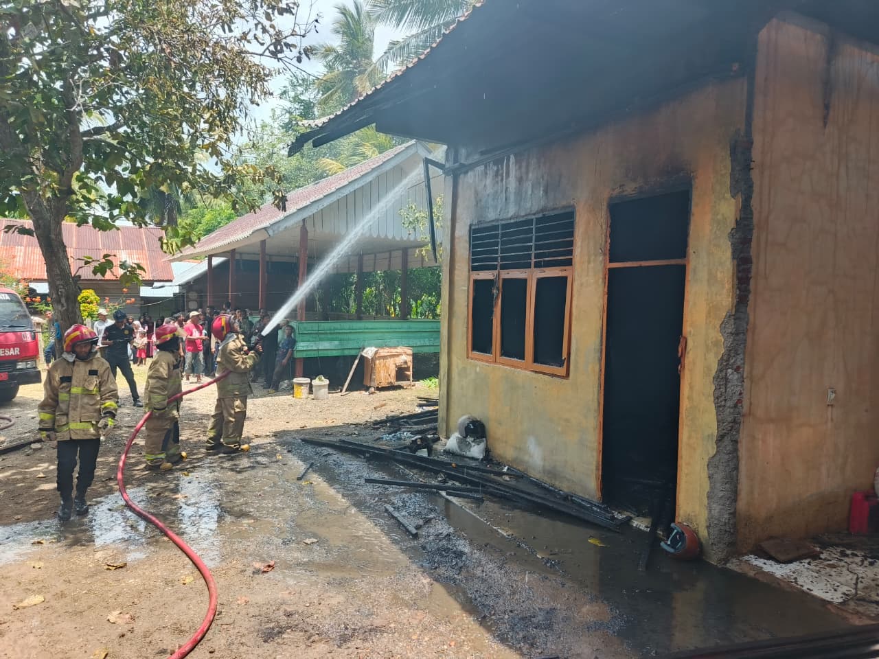 Kebakaran Hanguskan Kantor Dayah Darul Halim di Aceh Besar, Warga dan Santri Padamkan Api Sebelum Meluas