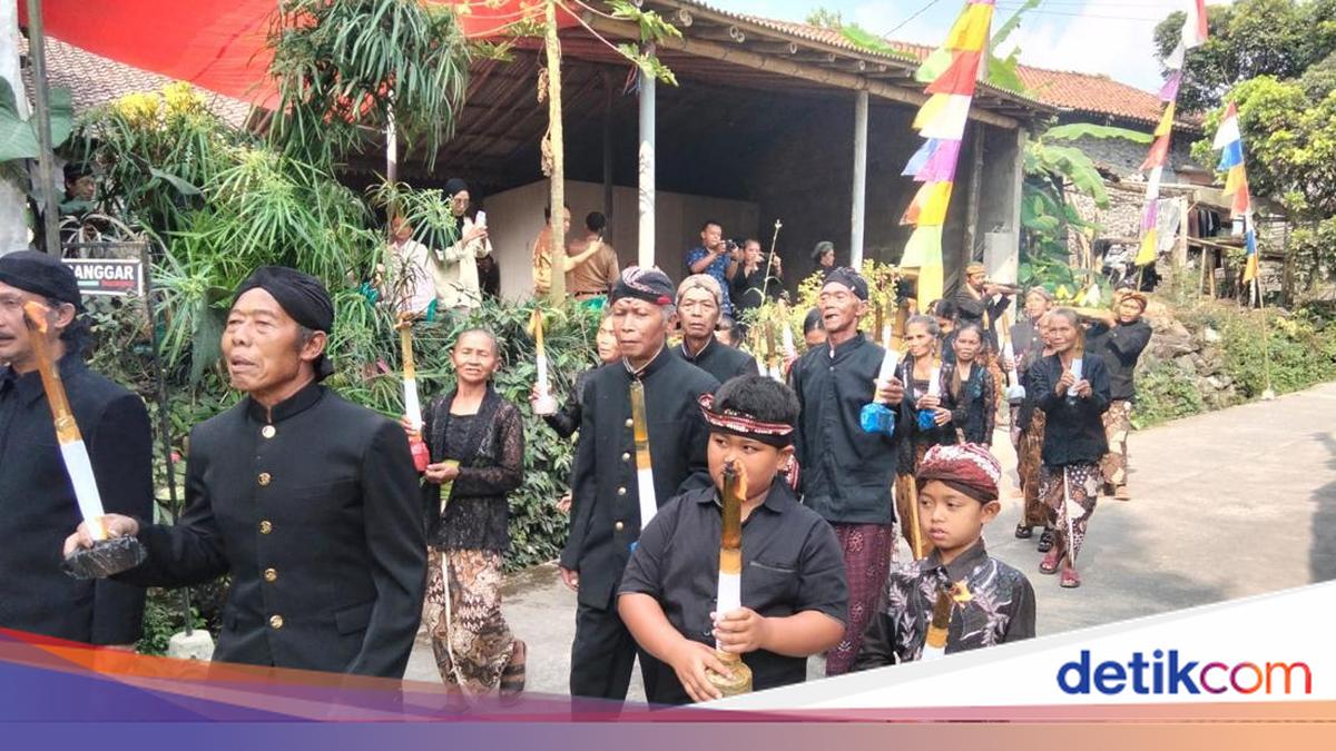 Haru dan Harapan di Peringatan Perdana Hari Kepercayaan terhadap Tuhan YME, Warga Penghayat Magelang Kirab Obor dan Sesajen