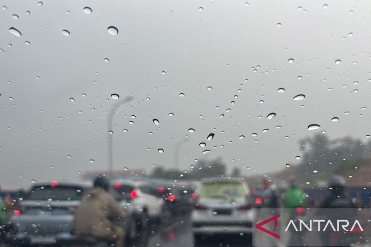 Cuaca Kepri 13 Juni: Hujan Ringan Merata di Siang Hari, BMKG Deteksi Belokan Angin di Batam hingga Natuna