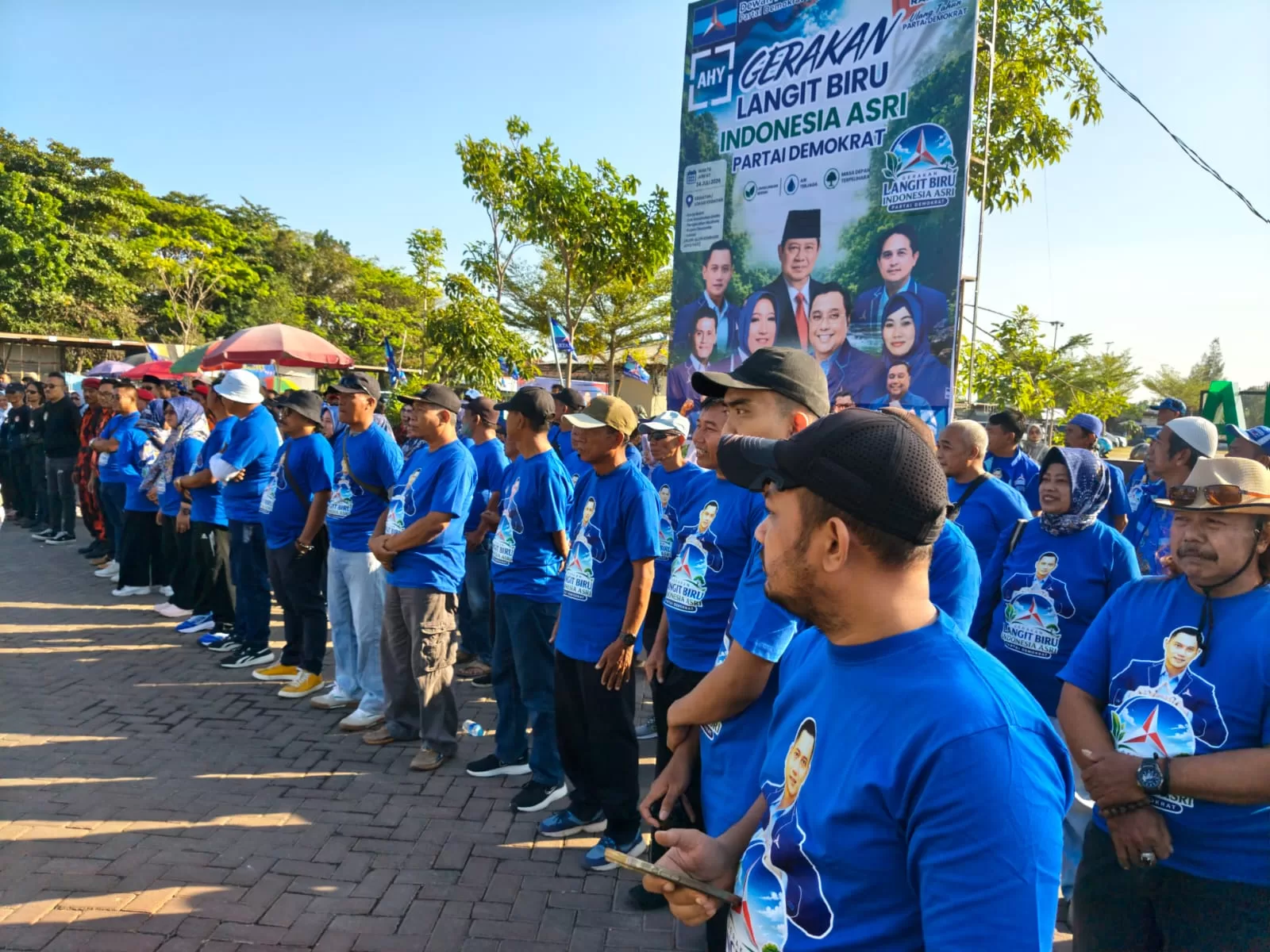Fraksi Demokrat DPRD Pati Bersihkan Alun-Alun Kembangjoyo dan Tanam Pohon, Dorong Revitalisasi Kawasan Kuliner